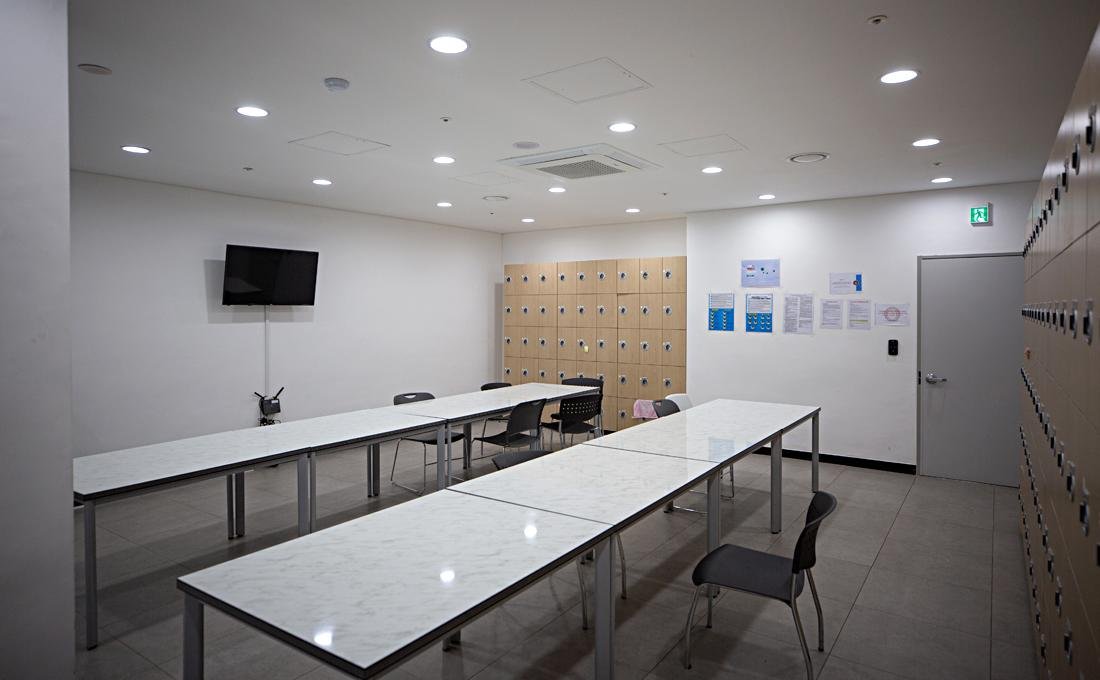 Dining Area (Next to Kitchen)